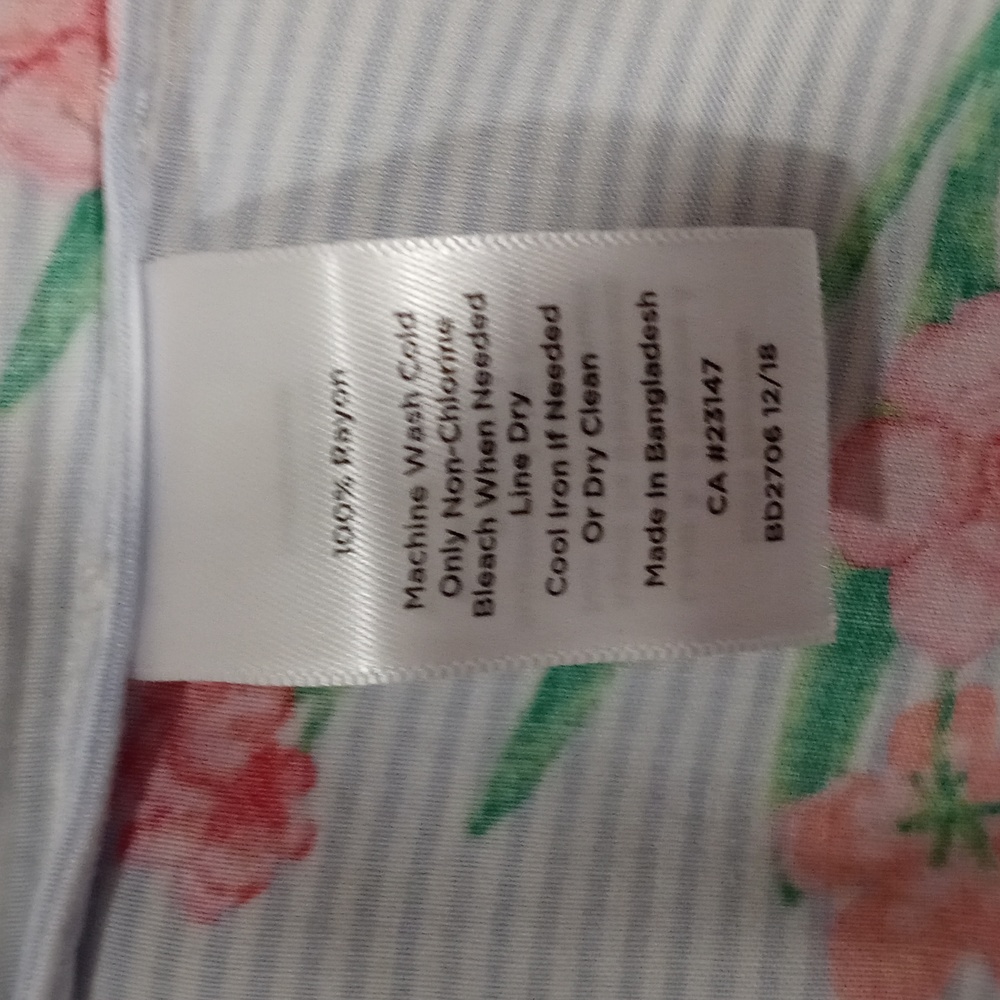 💐Talbots💐- Multicolor Floral Quarter Button L/S Top - Picture 6 of 9